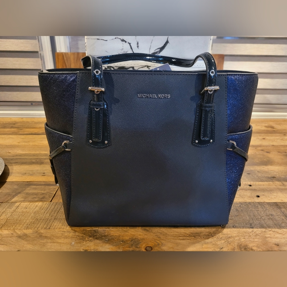 NWT MICHAEL KORS Voyager Admiral Signature Tote